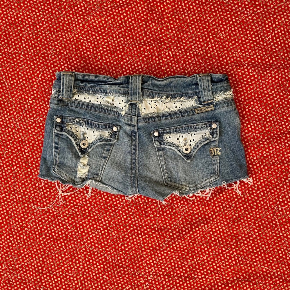 Miss Me Reno Light Distressed Eyelet Denim Cut Off Shorts Size 28 JP4231L